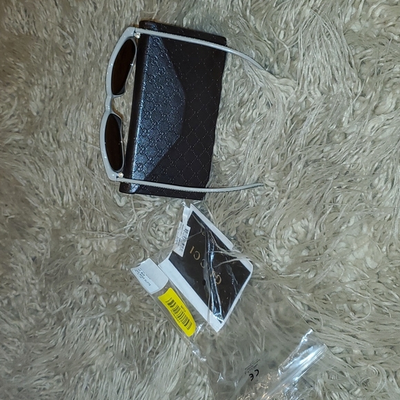 Gucci Sunglasses - Picture 2 of 8